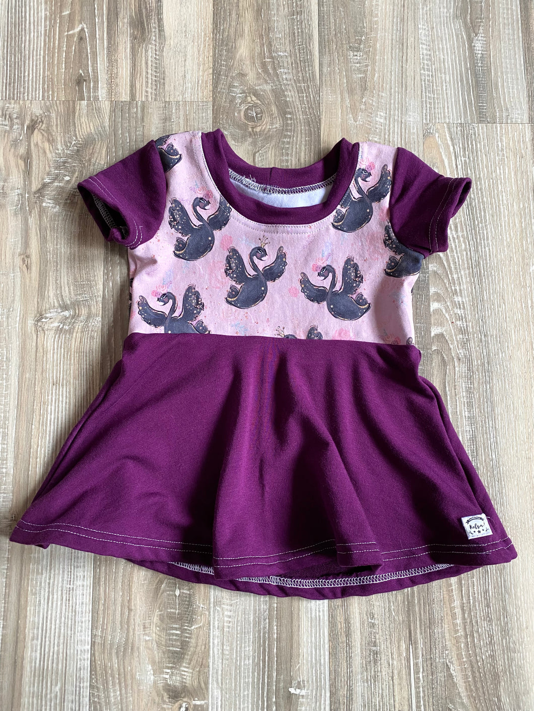 Robe/ chandail évolutive cignes noirs modèle 2